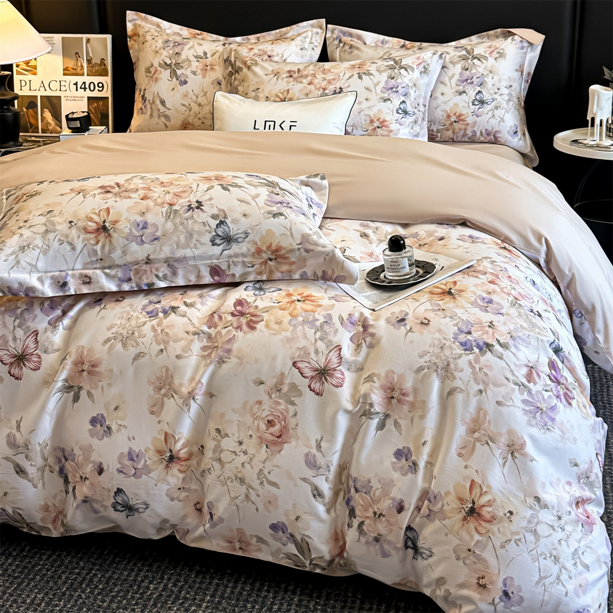 91家纺网 家纺一手货源 找家纺 蓝米卡夫 2026春季新款-60S长绒棉数码印花贡缎系列四件套（礼盒） 花蝶月季