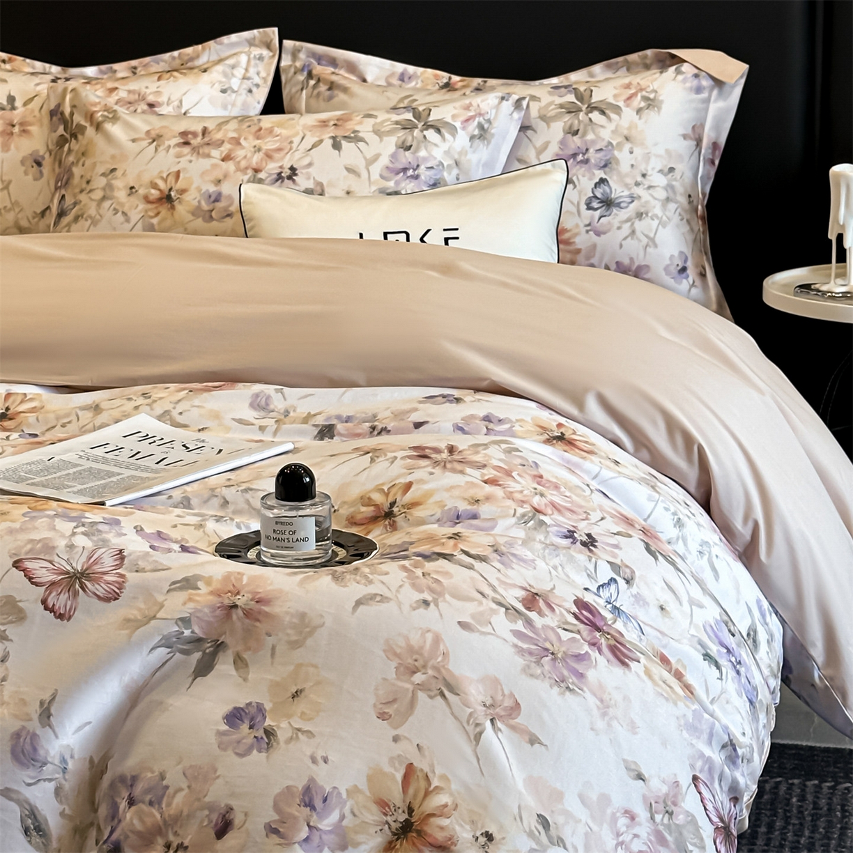 91家纺网 家纺一手货源 找家纺 蓝米卡夫 2026春季新款-60S长绒棉数码印花贡缎系列四件套（礼盒） 花蝶月季