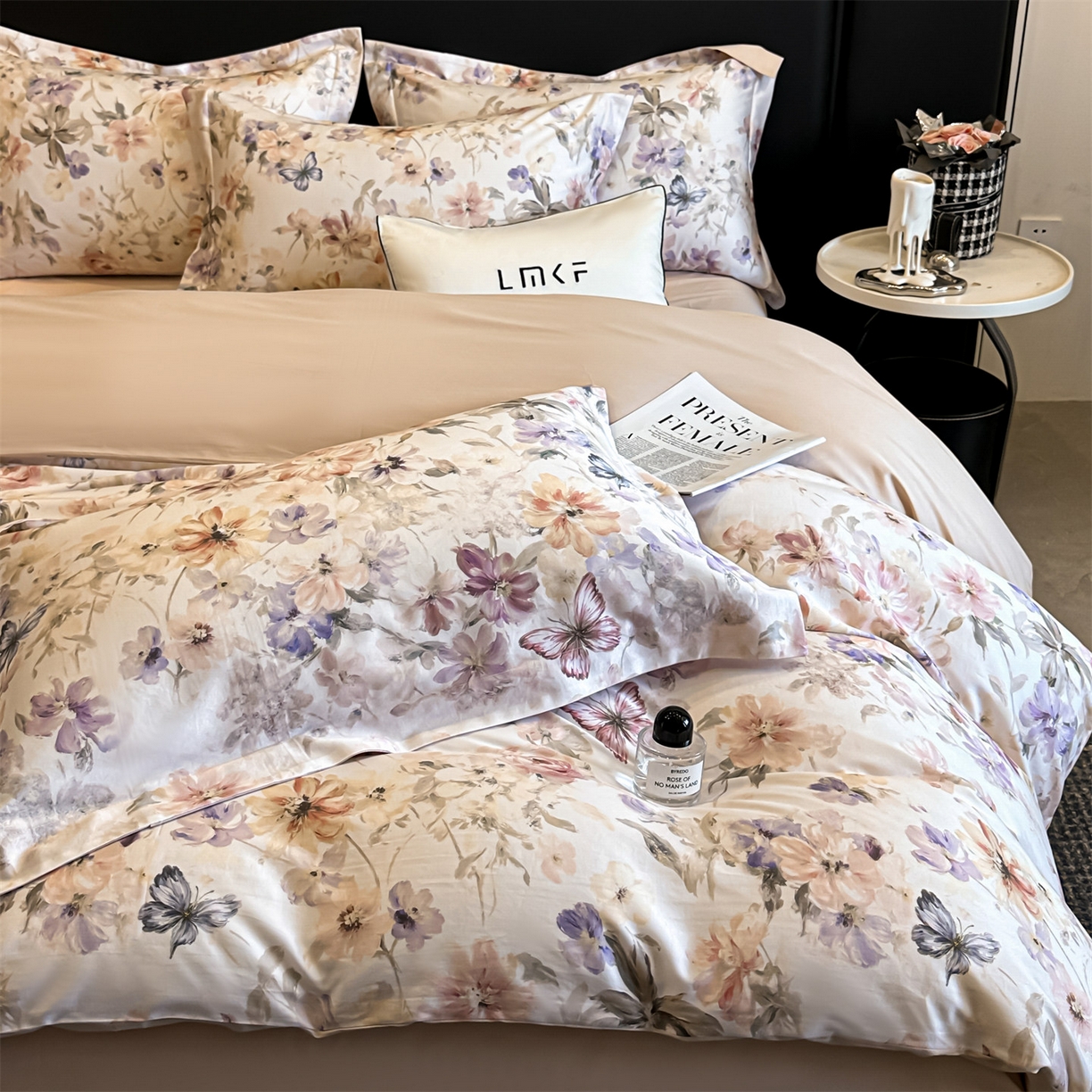 91家纺网 家纺一手货源 找家纺 蓝米卡夫 2026春季新款-60S长绒棉数码印花贡缎系列四件套（礼盒） 花蝶月季