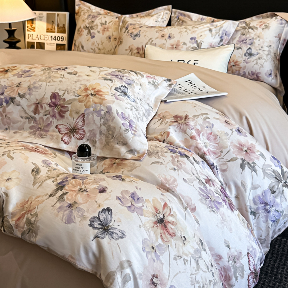 91家纺网 家纺一手货源 找家纺 蓝米卡夫 2026春季新款-60S长绒棉数码印花贡缎系列四件套（礼盒） 花蝶月季