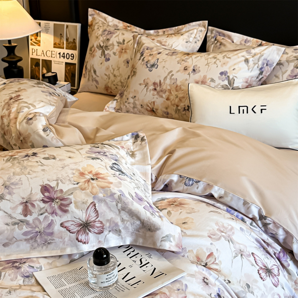 91家纺网 家纺一手货源 找家纺 蓝米卡夫 2026春季新款-60S长绒棉数码印花贡缎系列四件套（礼盒） 花蝶月季