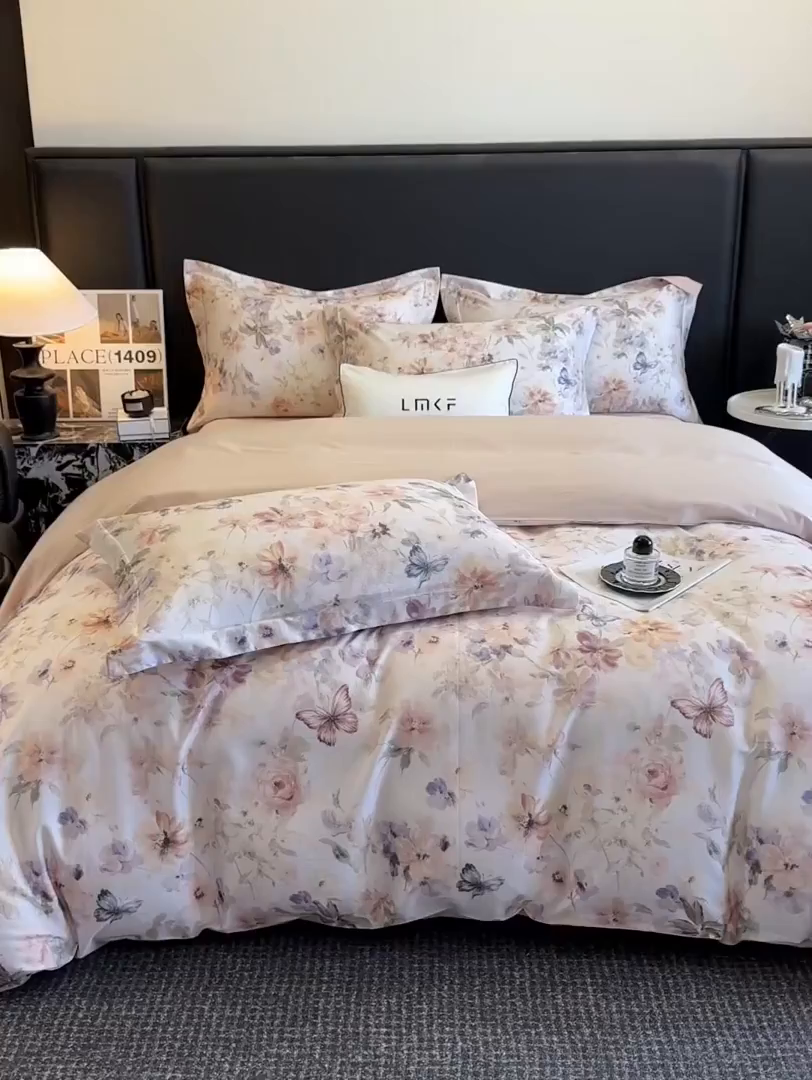 91家纺网 家纺一手货源 找家纺 蓝米卡夫 2026春季新款-60S长绒棉数码印花贡缎系列四件套（礼盒） 花蝶月季