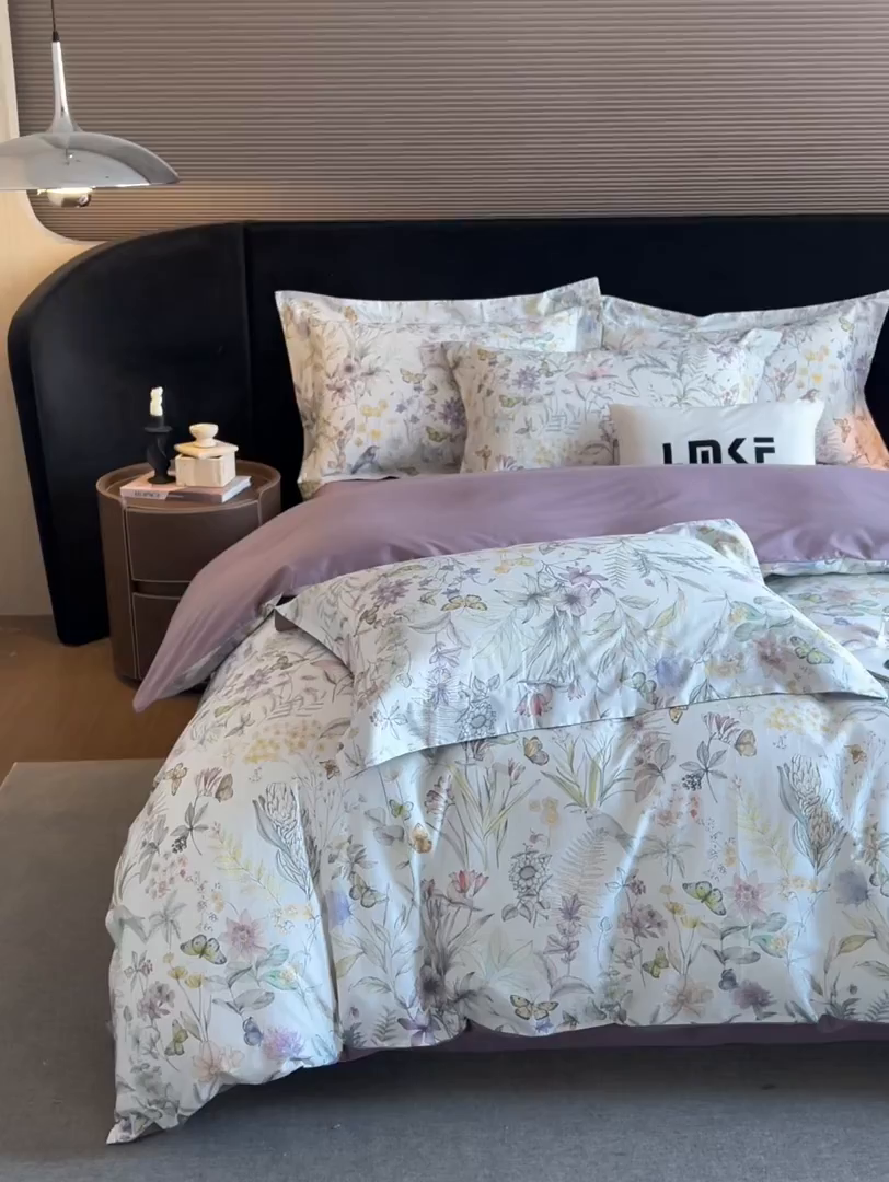 91家纺网 家纺一手货源 找家纺 蓝米卡夫 2026春季新款-60S长绒棉数码印花贡缎系列四件套（礼盒） 花枝嫣然