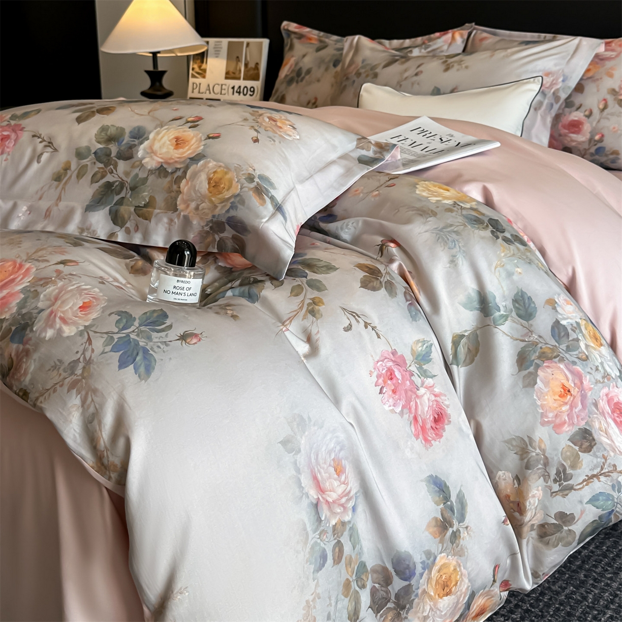 蓝米卡夫 2026春季新款-60S长绒棉数码印花贡缎系列四件套（礼盒） 喀什芳菲