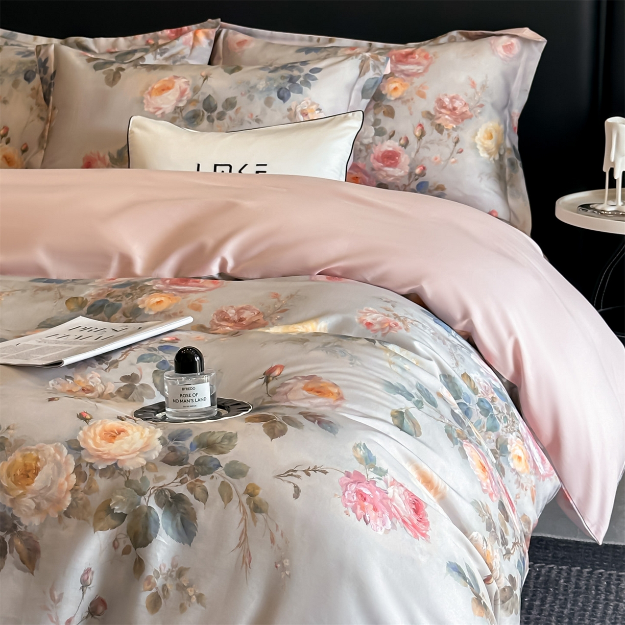 91家纺网 家纺一手货源 找家纺 蓝米卡夫 2026春季新款-60S长绒棉数码印花贡缎系列四件套（礼盒） 喀什芳菲