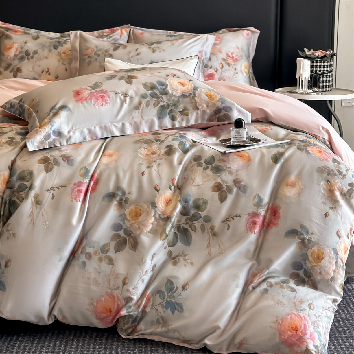 91家纺网 家纺一手货源 找家纺 蓝米卡夫 2026春季新款-60S长绒棉数码印花贡缎系列四件套（礼盒） 喀什芳菲