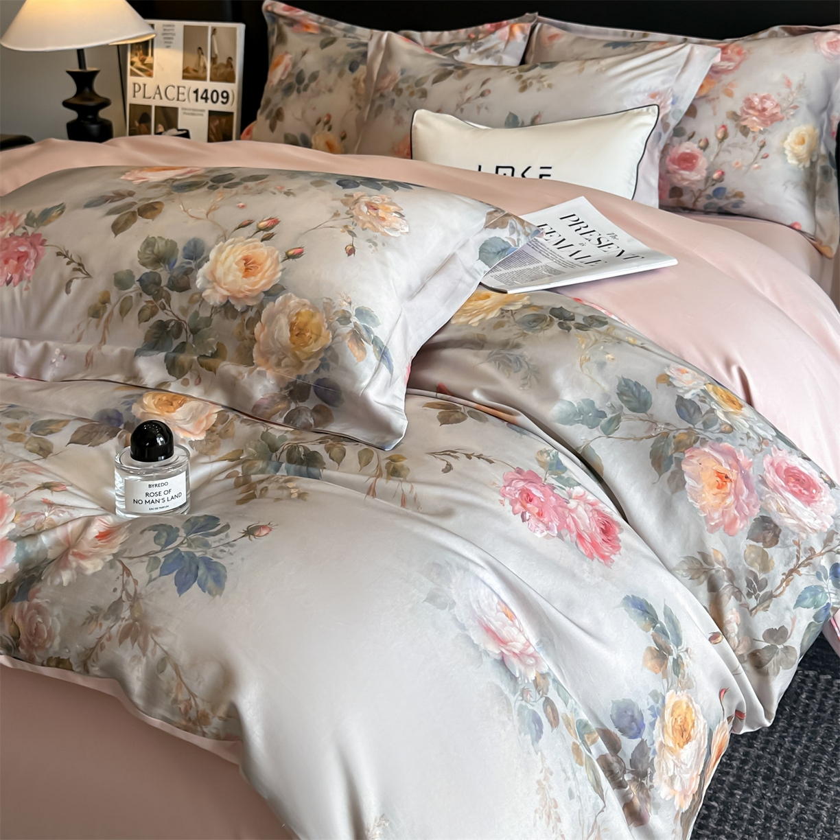 91家纺网 家纺一手货源 找家纺 蓝米卡夫 2026春季新款-60S长绒棉数码印花贡缎系列四件套（礼盒） 喀什芳菲