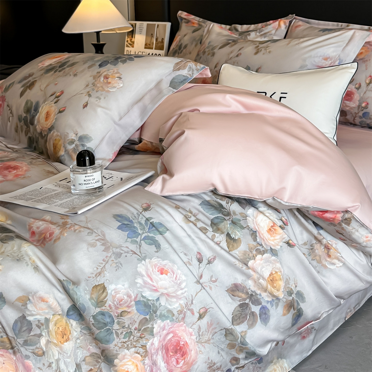 91家纺网 家纺一手货源 找家纺 蓝米卡夫 2026春季新款-60S长绒棉数码印花贡缎系列四件套（礼盒） 喀什芳菲