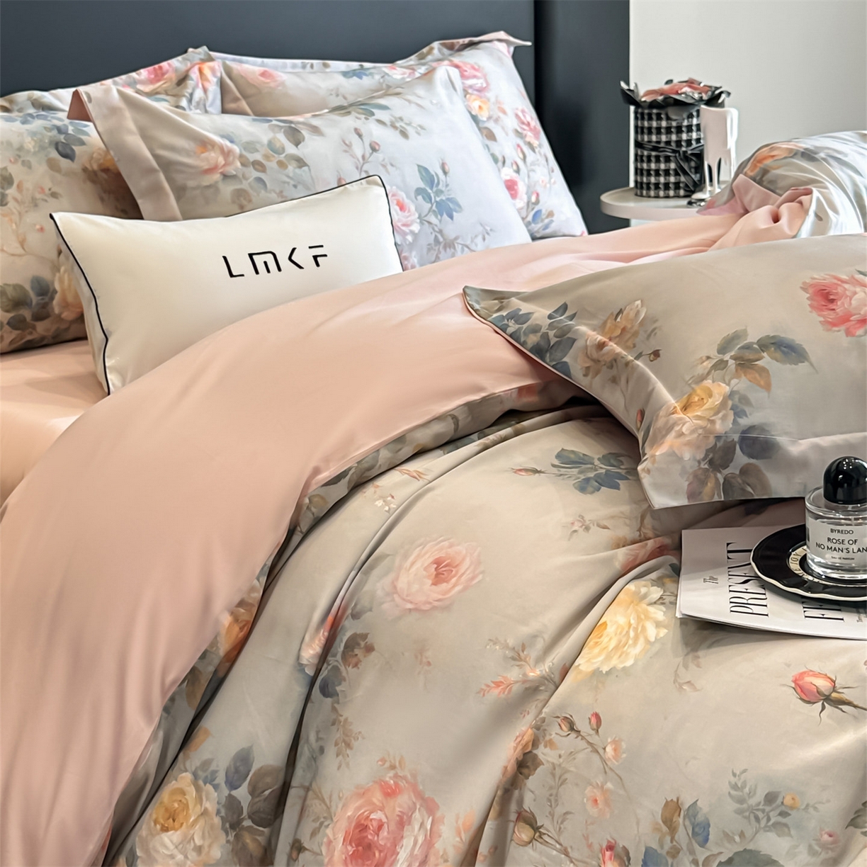 91家纺网 家纺一手货源 找家纺 蓝米卡夫 2026春季新款-60S长绒棉数码印花贡缎系列四件套（礼盒） 喀什芳菲