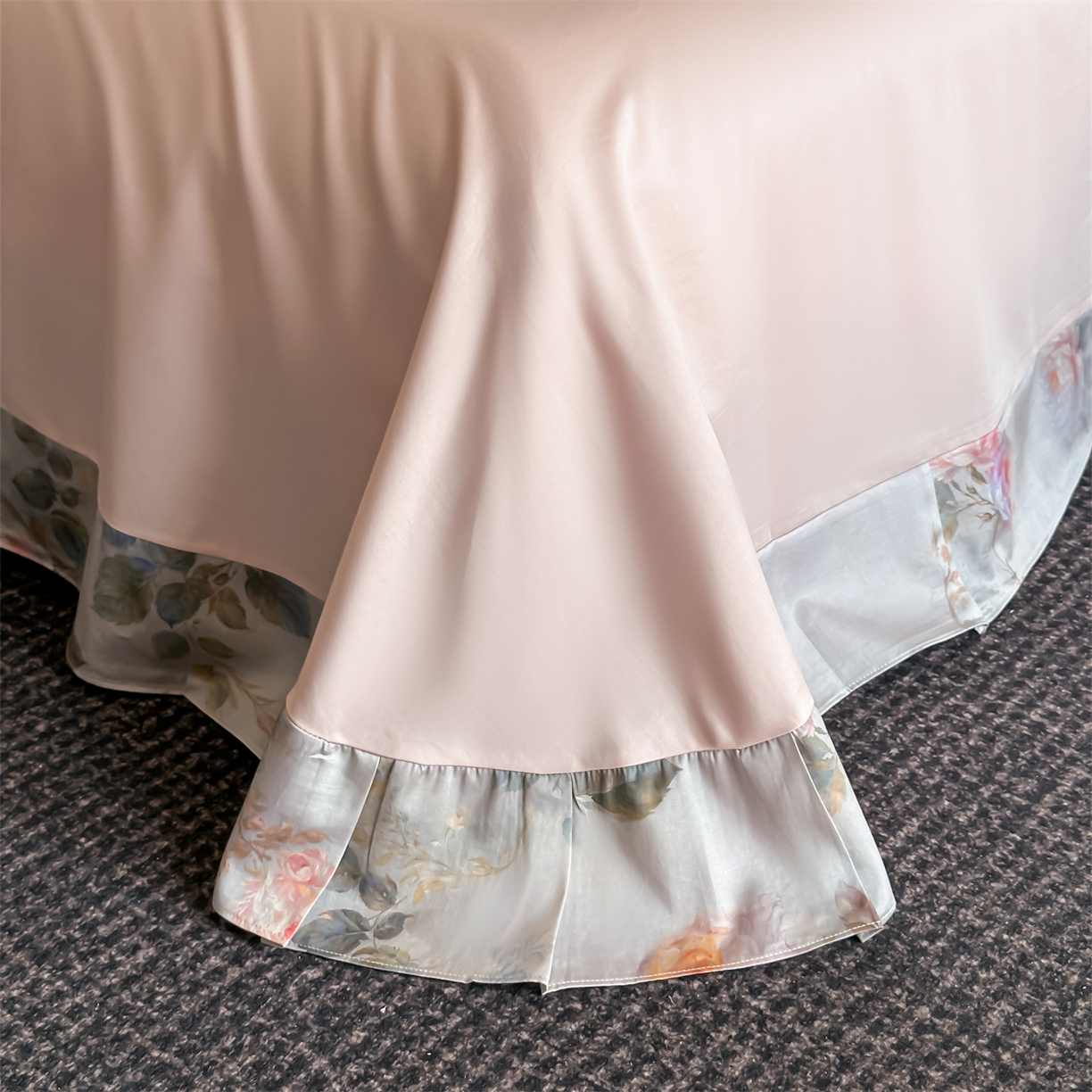 91家纺网 家纺一手货源 找家纺 蓝米卡夫 2026春季新款-60S长绒棉数码印花贡缎系列四件套（礼盒） 喀什芳菲