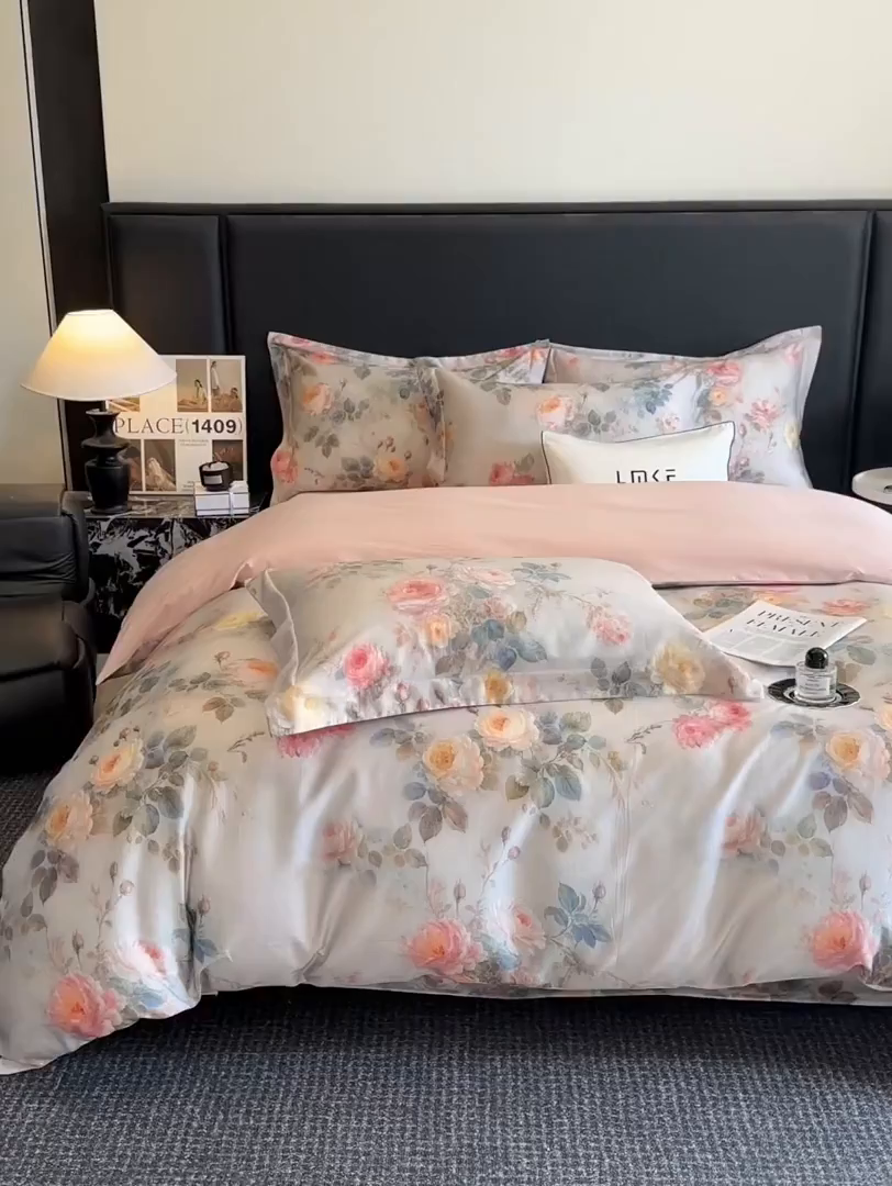 91家纺网 家纺一手货源 找家纺 蓝米卡夫 2026春季新款-60S长绒棉数码印花贡缎系列四件套（礼盒） 喀什芳菲