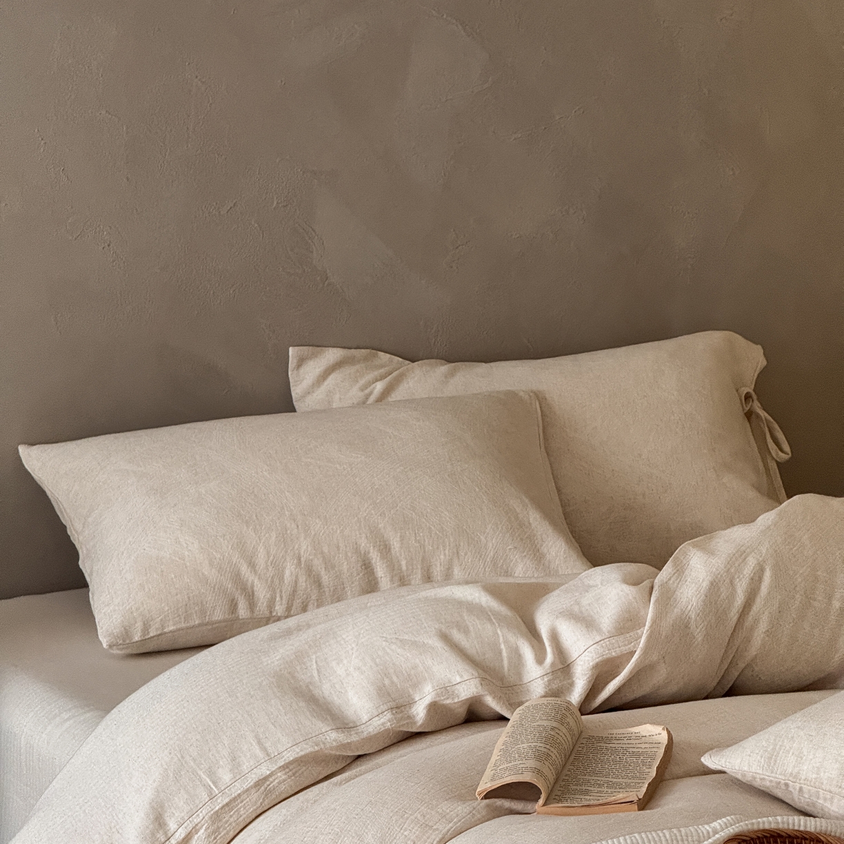 91家纺网 家纺一手货源 找家纺 （总）爱丽丝 2026新款色织提花棉麻四件套-鎏光系带款