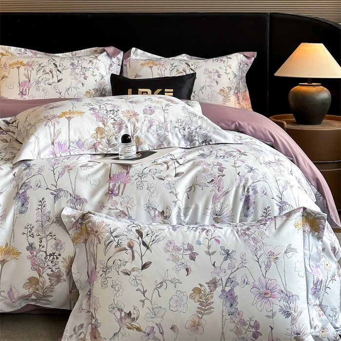 91家纺网 家纺一手货源 找家纺 蓝米卡夫 2026春季新款-60S长绒棉数码印花贡缎系列四件套（礼盒） 空谷幽兰-紫