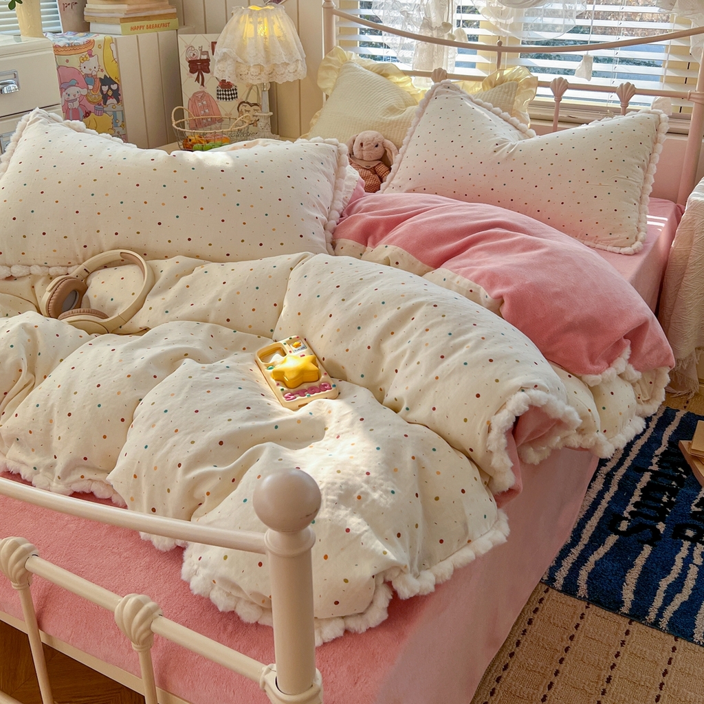 91家纺网 家纺一手货源 找家纺 （总）金丝鸟家纺 2026新款全棉双层纱加牛奶绒毛球花边四件套