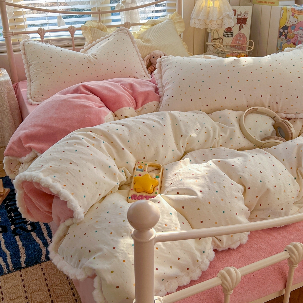 91家纺网 家纺一手货源 找家纺 （总）金丝鸟家纺 2026新款全棉双层纱加牛奶绒毛球花边四件套