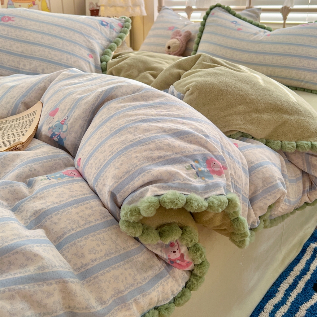 91家纺网 家纺一手货源 找家纺 （总）金丝鸟家纺 2026新款全棉双层纱加牛奶绒毛球花边四件套