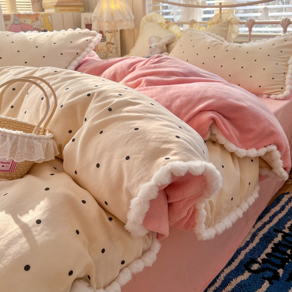 91家纺网 家纺一手货源 找家纺 （总）金丝鸟家纺 2026新款全棉双层纱加牛奶绒毛球花边四件套