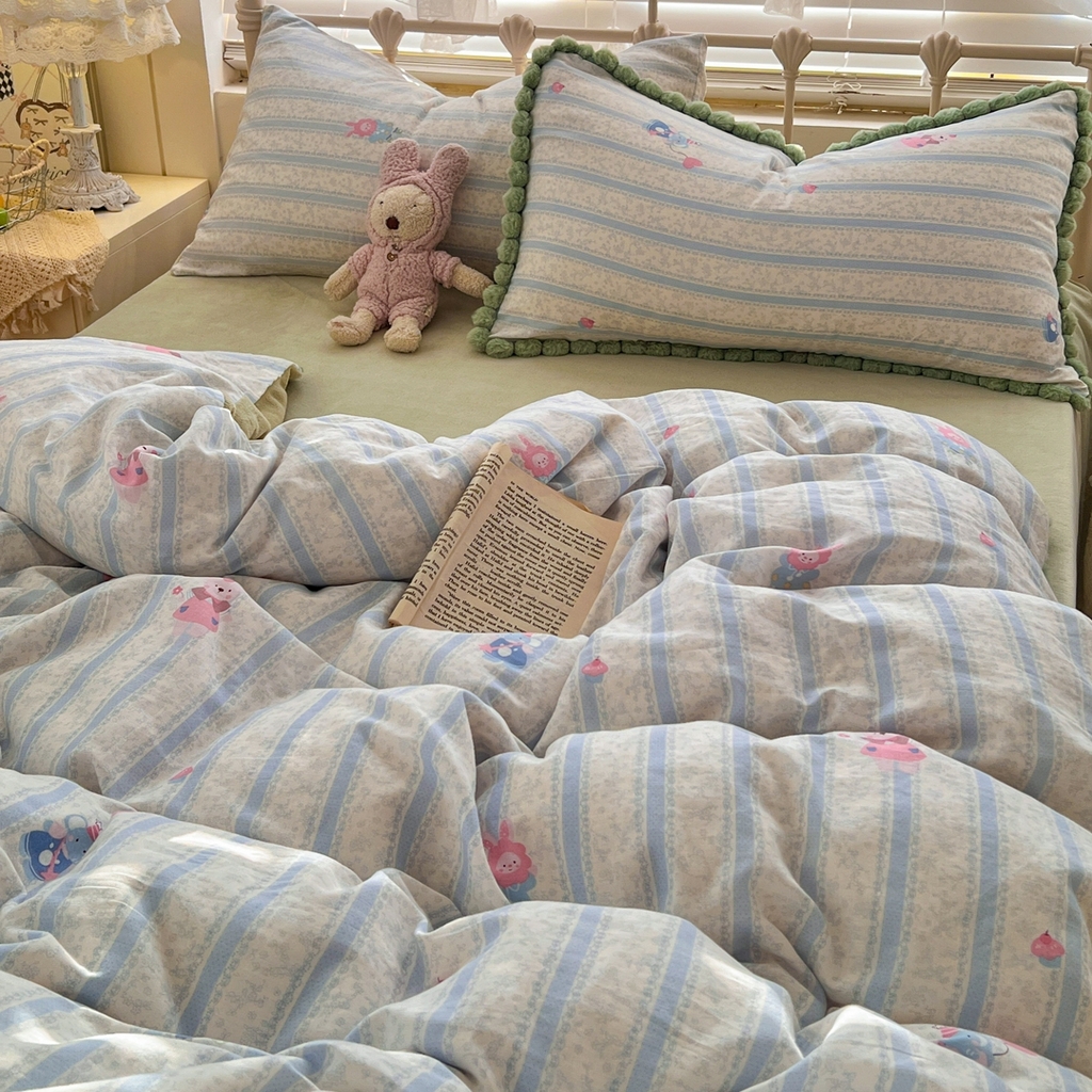 91家纺网 家纺一手货源 找家纺 金丝鸟家纺 2026新款全棉双层纱加牛奶绒毛球花边四件套 毛球蓝色小象