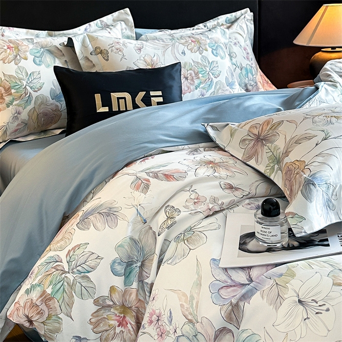 91家纺网 家纺一手货源 找家纺 蓝米卡夫 2026春季新款-60S长绒棉数码印花贡缎系列四件套（礼盒） 凝香玉露