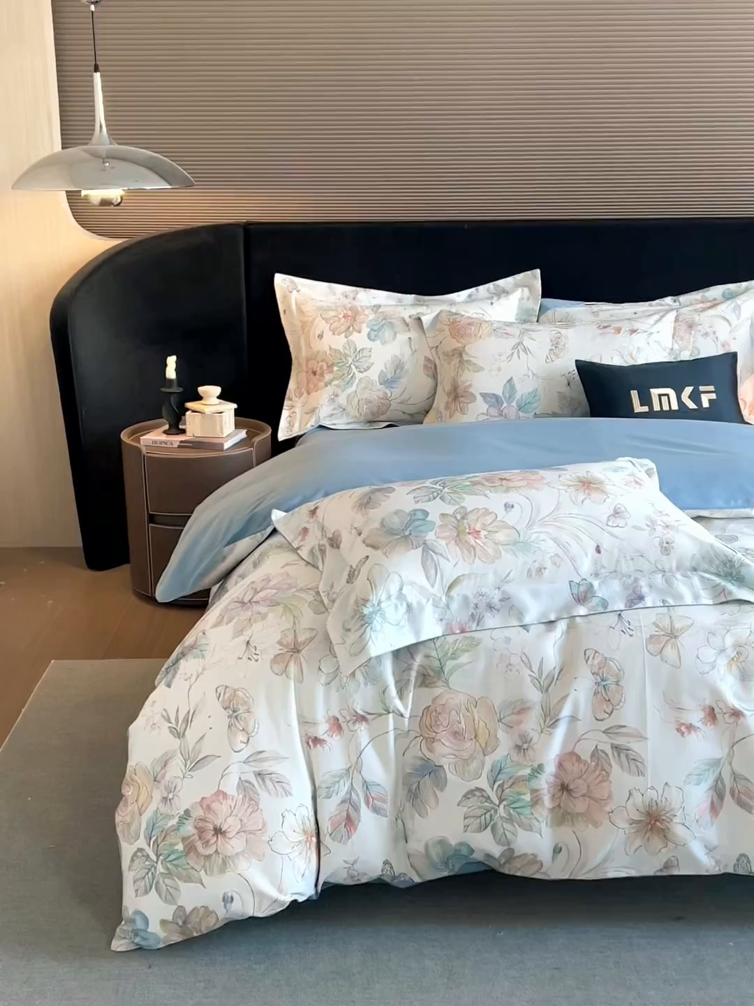 91家纺网 家纺一手货源 找家纺 蓝米卡夫 2026春季新款-60S长绒棉数码印花贡缎系列四件套（礼盒） 凝香玉露