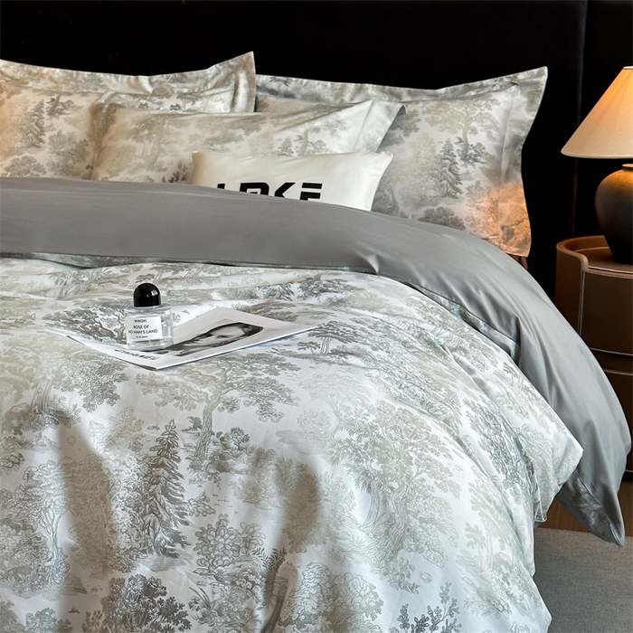 91家纺网 家纺一手货源 找家纺 蓝米卡夫 2026春季新款-60S长绒棉数码印花贡缎系列四件套（礼盒） 塞纳森遥