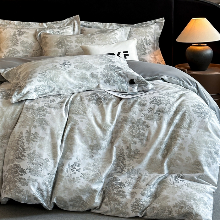 91家纺网 家纺一手货源 找家纺 蓝米卡夫 2026春季新款-60S长绒棉数码印花贡缎系列四件套（礼盒） 塞纳森遥