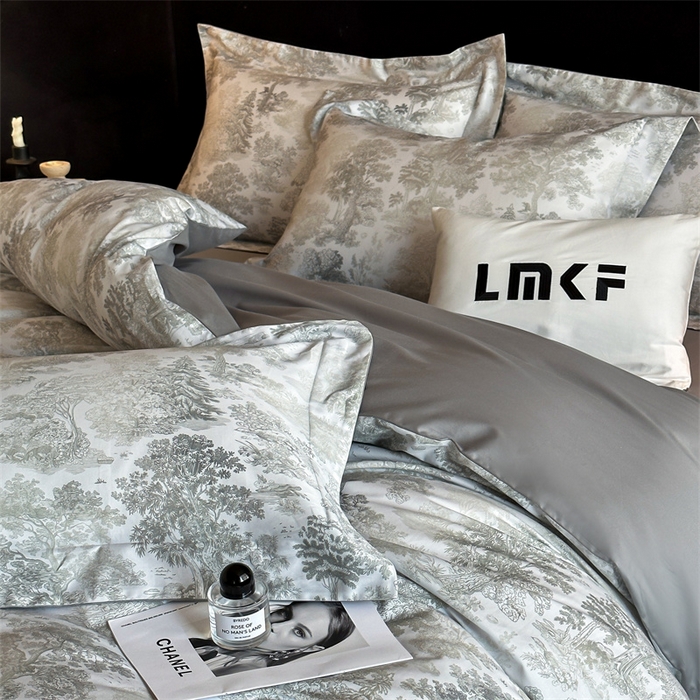 91家纺网 家纺一手货源 找家纺 蓝米卡夫 2026春季新款-60S长绒棉数码印花贡缎系列四件套（礼盒） 塞纳森遥