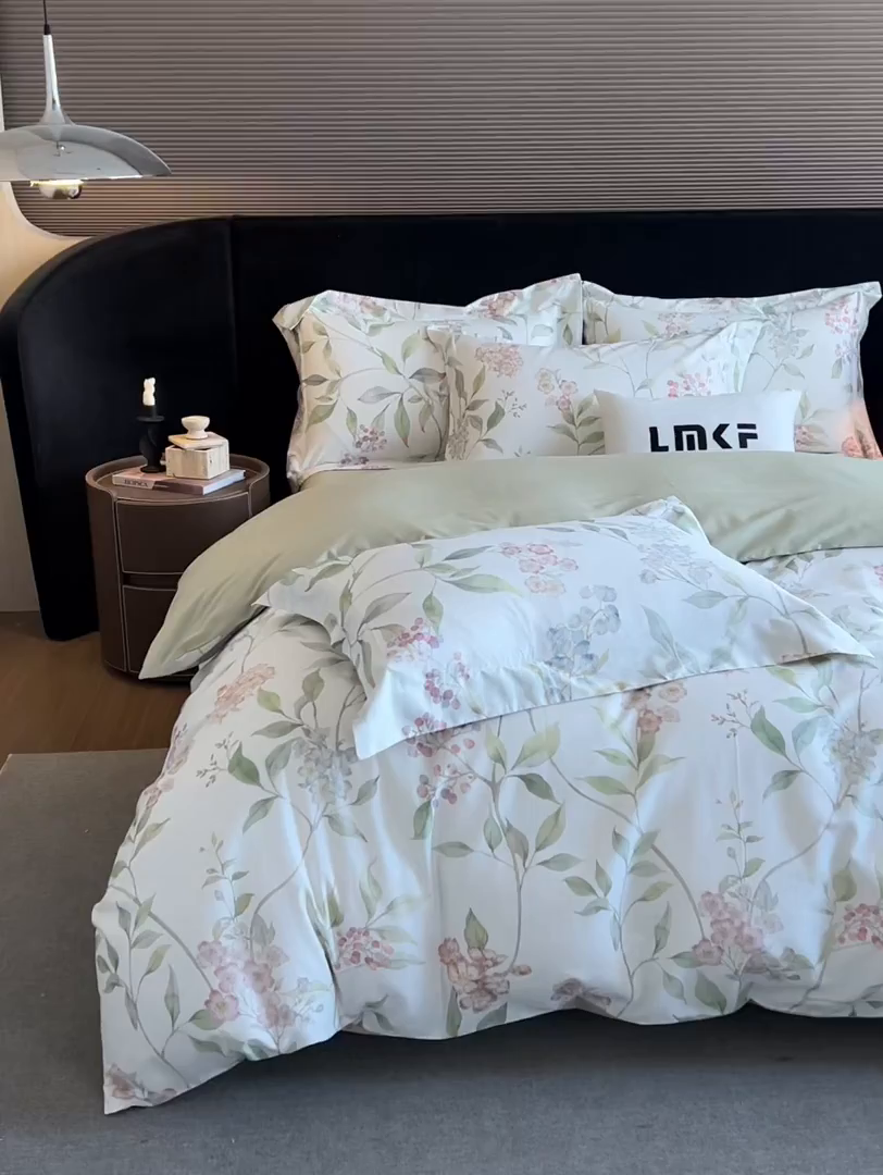 91家纺网 家纺一手货源 找家纺 蓝米卡夫 2026春季新款-60S长绒棉数码印花贡缎系列四件套（礼盒） 夏韵倾城