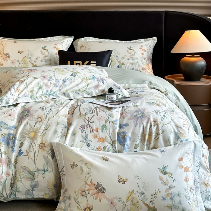 91家纺网 家纺一手货源 找家纺 蓝米卡夫 2026春季新款-60S长绒棉数码印花贡缎系列四件套（礼盒） 伊犁花甸