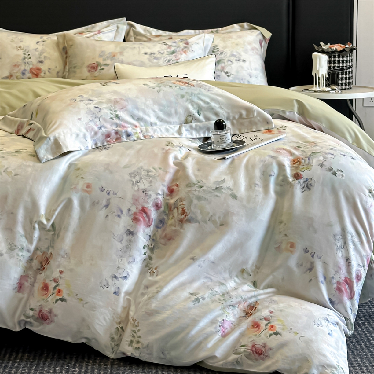 91家纺网 家纺一手货源 找家纺 蓝米卡夫 2026春季新款-60S长绒棉数码印花贡缎系列四件套（礼盒） 伊犁浪漫