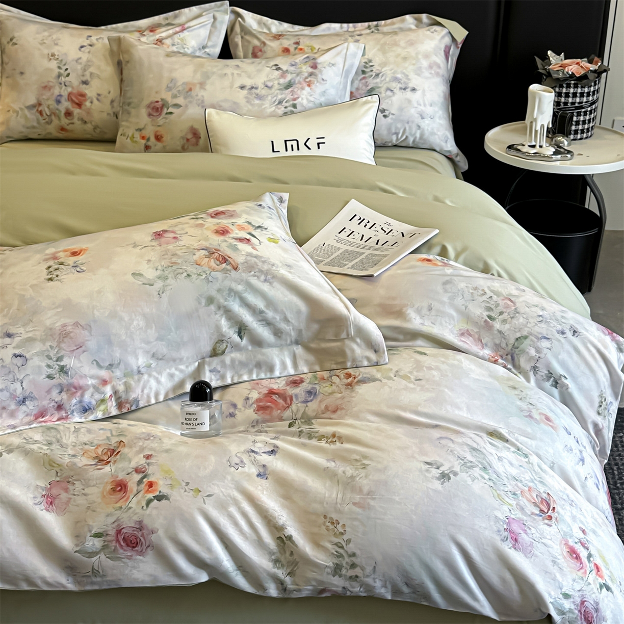 91家纺网 家纺一手货源 找家纺 蓝米卡夫 2026春季新款-60S长绒棉数码印花贡缎系列四件套（礼盒） 伊犁浪漫