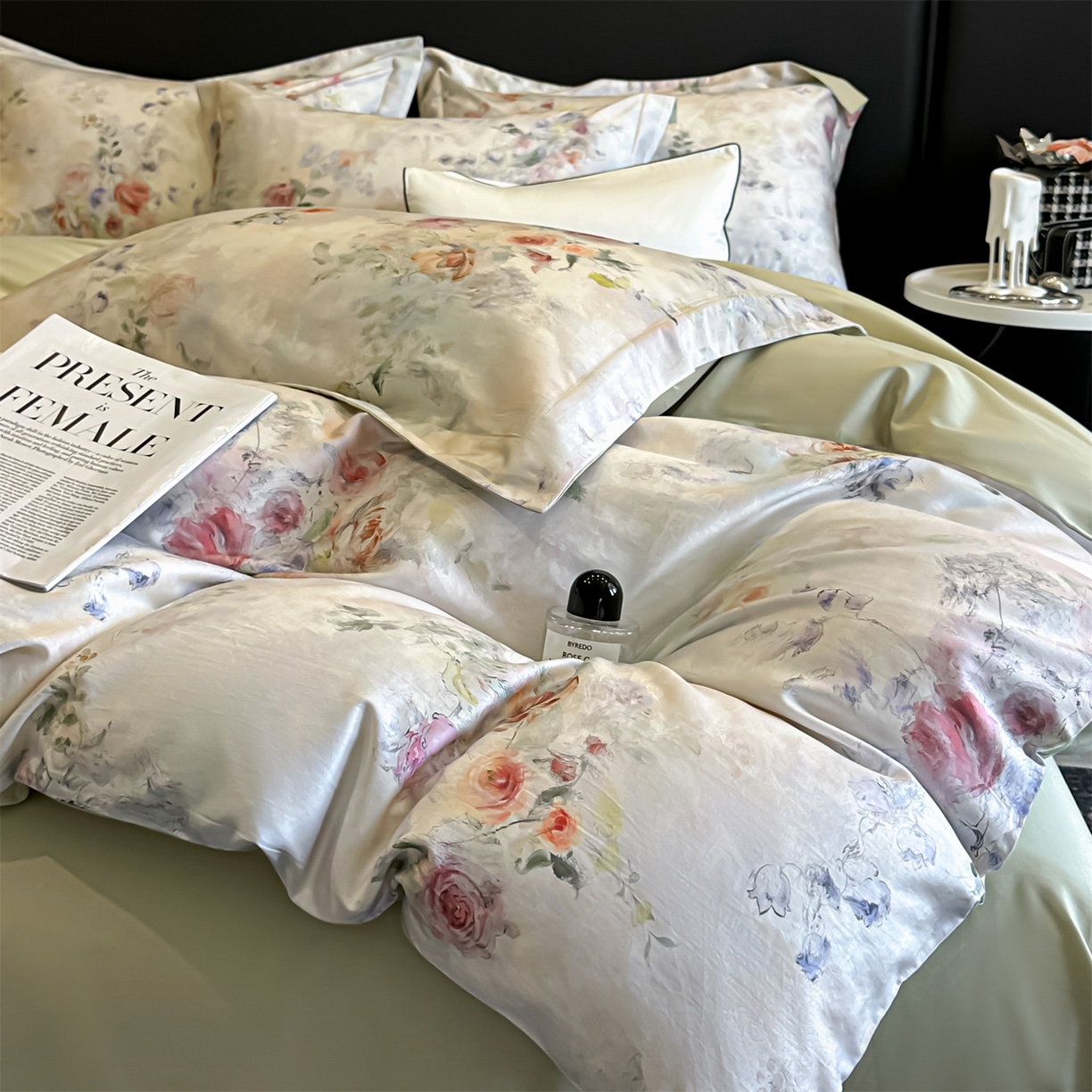 91家纺网 家纺一手货源 找家纺 蓝米卡夫 2026春季新款-60S长绒棉数码印花贡缎系列四件套（礼盒） 伊犁浪漫