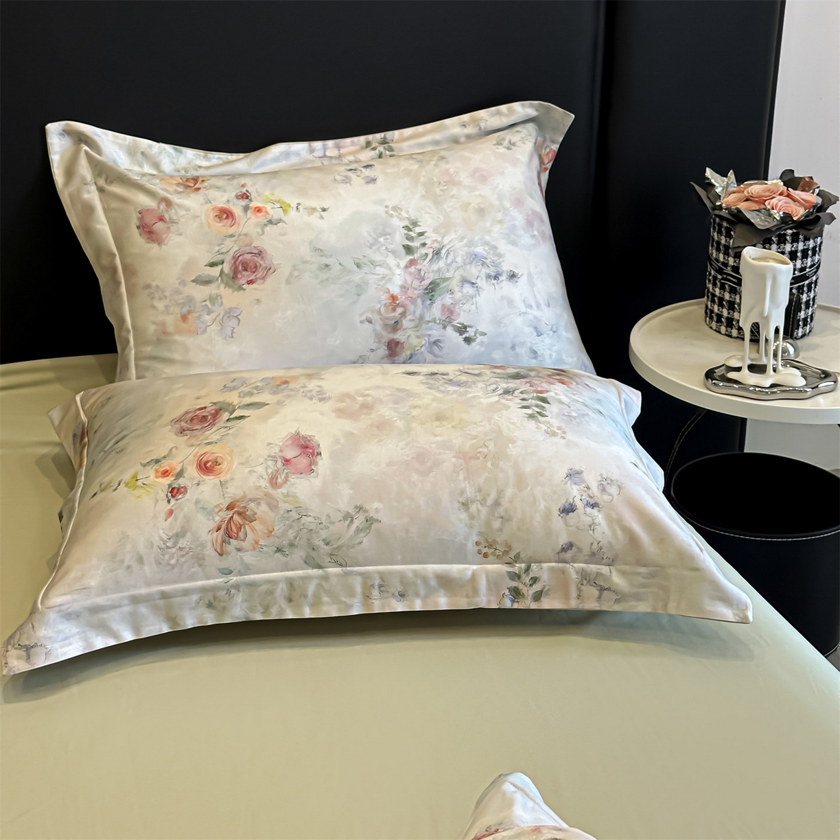 91家纺网 家纺一手货源 找家纺 蓝米卡夫 2026春季新款-60S长绒棉数码印花贡缎系列四件套（礼盒） 伊犁浪漫