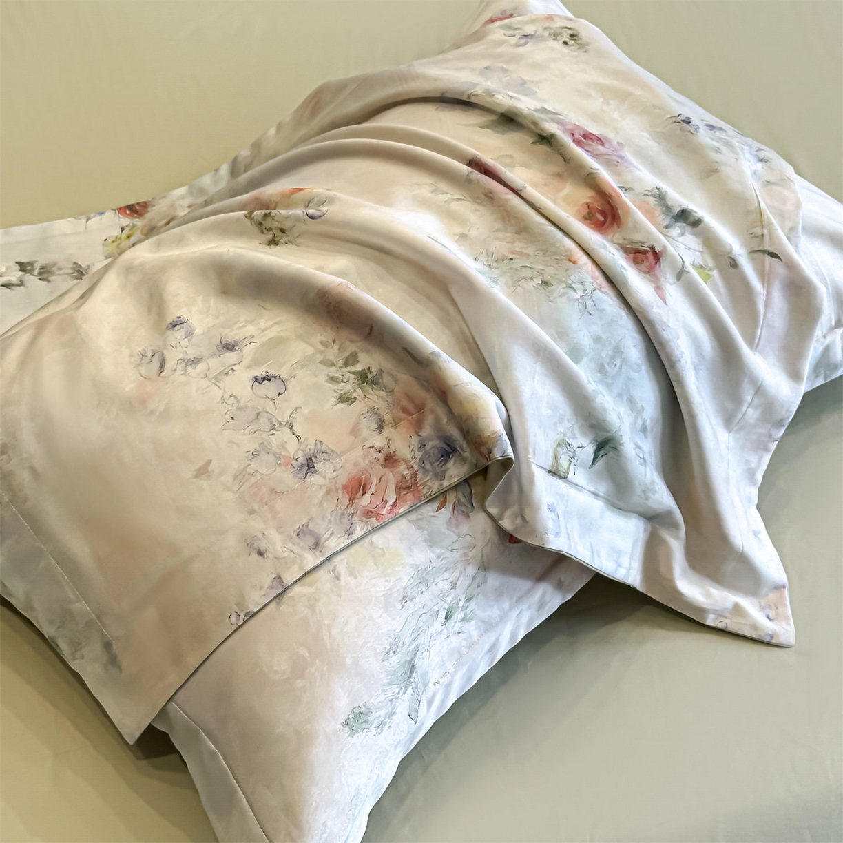 91家纺网 家纺一手货源 找家纺 蓝米卡夫 2026春季新款-60S长绒棉数码印花贡缎系列四件套（礼盒） 伊犁浪漫