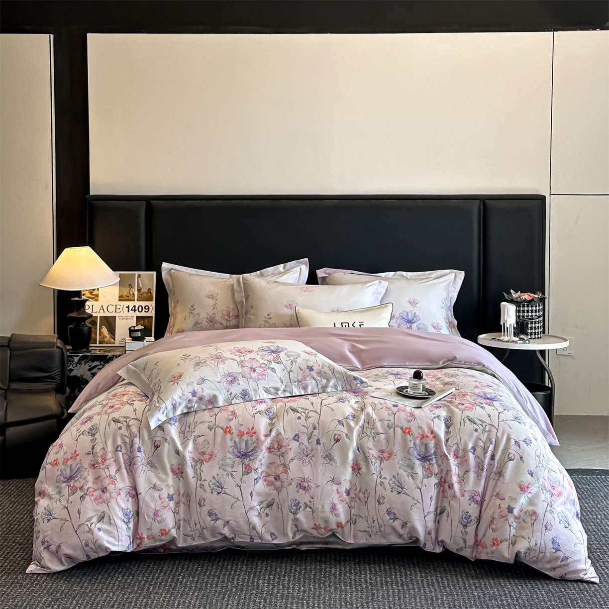 91家纺网 家纺一手货源 找家纺 蓝米卡夫 2026春季新款-60S长绒棉数码印花贡缎系列四件套（礼盒） 紫郁昭苏