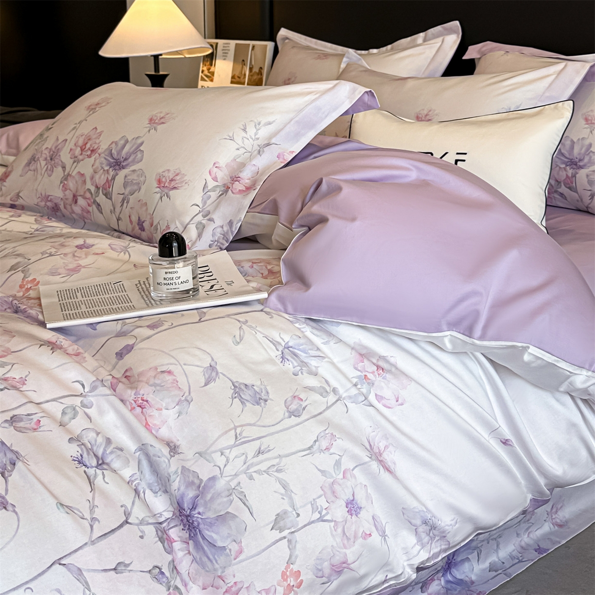 91家纺网 家纺一手货源 找家纺 蓝米卡夫 2026春季新款-60S长绒棉数码印花贡缎系列四件套（礼盒） 紫郁昭苏