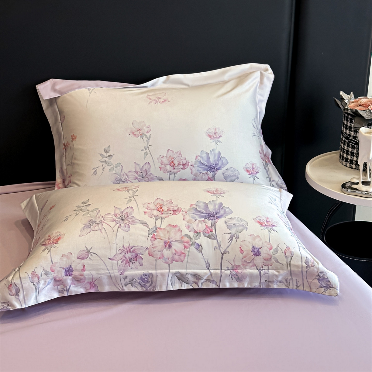 91家纺网 家纺一手货源 找家纺 蓝米卡夫 2026春季新款-60S长绒棉数码印花贡缎系列四件套（礼盒） 紫郁昭苏