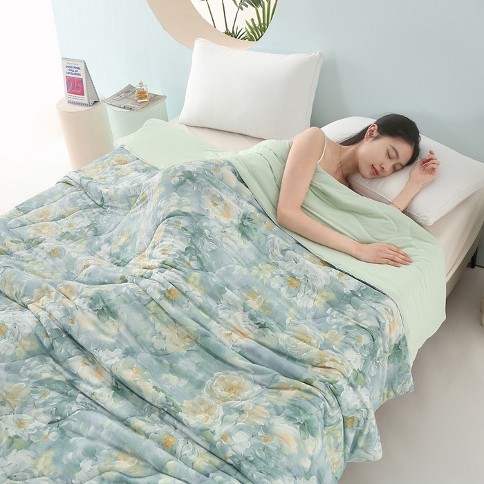 91家纺网 家纺一手货源 找家纺 亚龙工厂店 2026新款大版数码云母冰丝夏凉被被子被芯 宛尔流年绿