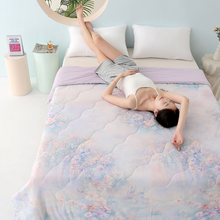 91家纺网 家纺一手货源 找家纺 亚龙工厂店 2026新款大版数码云母冰丝夏凉被被子被芯 云雾冲紫