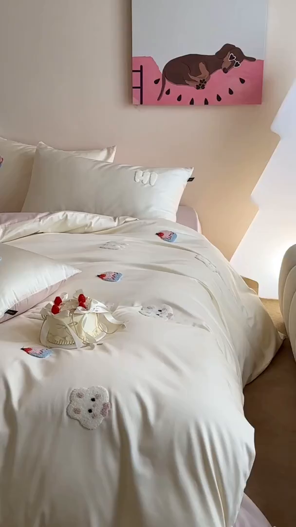 91家纺网 家纺一手货源 找家纺 （总）蓝米卡夫 2026春季新款-100S长绒棉毛巾绣系列四件套-蛋糕兔兔（礼盒）