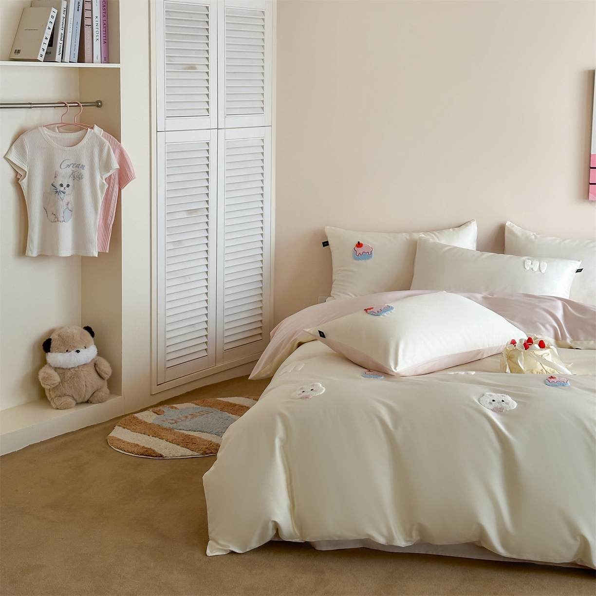 91家纺网 家纺一手货源 找家纺 （总）蓝米卡夫 2026春季新款-100S长绒棉毛巾绣系列四件套-蛋糕兔兔（礼盒）