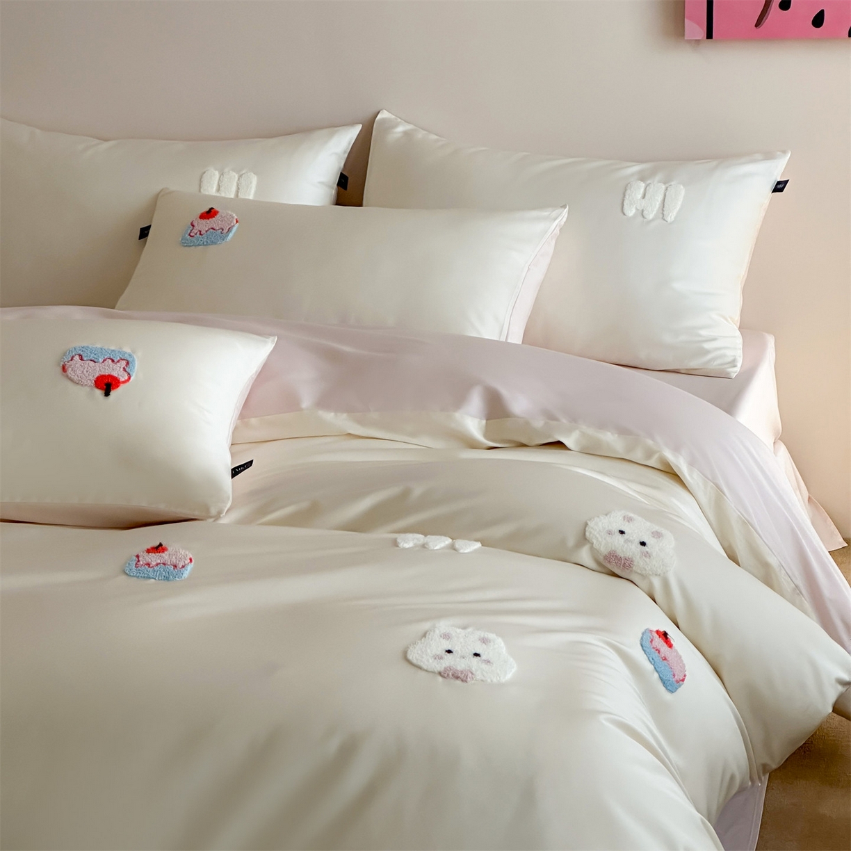 91家纺网 家纺一手货源 找家纺 （总）蓝米卡夫 2026春季新款-100S长绒棉毛巾绣系列四件套-蛋糕兔兔（礼盒）