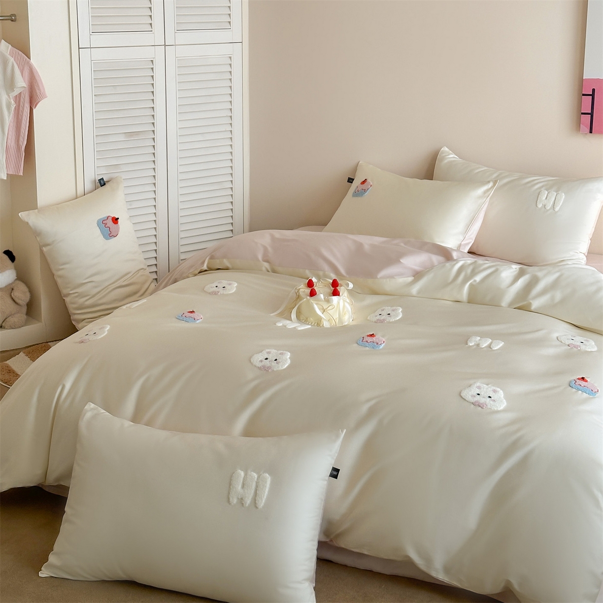 91家纺网 家纺一手货源 找家纺 （总）蓝米卡夫 2026春季新款-100S长绒棉毛巾绣系列四件套-蛋糕兔兔（礼盒）