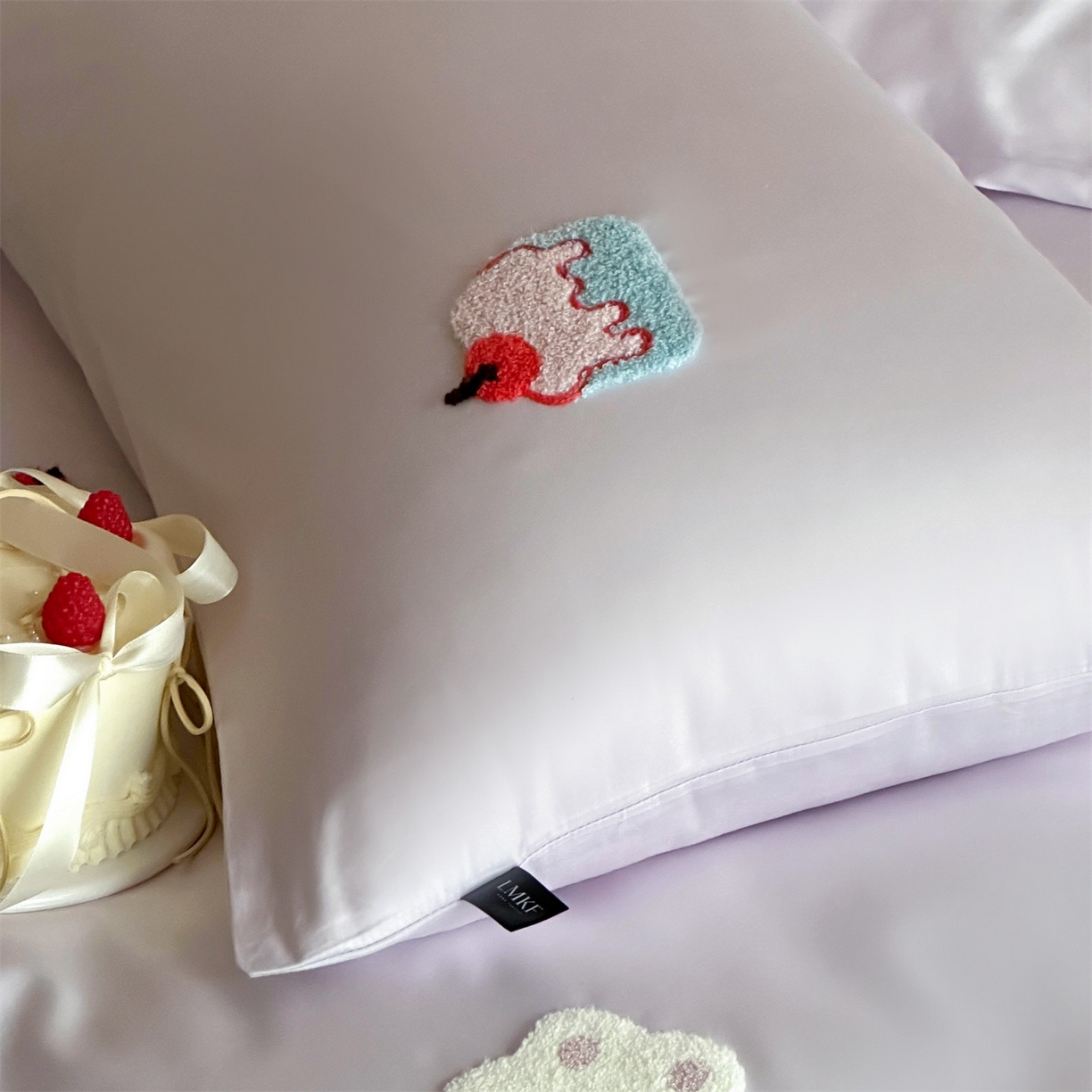 91家纺网 家纺一手货源 找家纺 蓝米卡夫 2026春季新款-100S长绒棉毛巾绣系列四件套-蛋糕兔兔（礼盒） 蛋糕兔兔-美丽梦幻紫