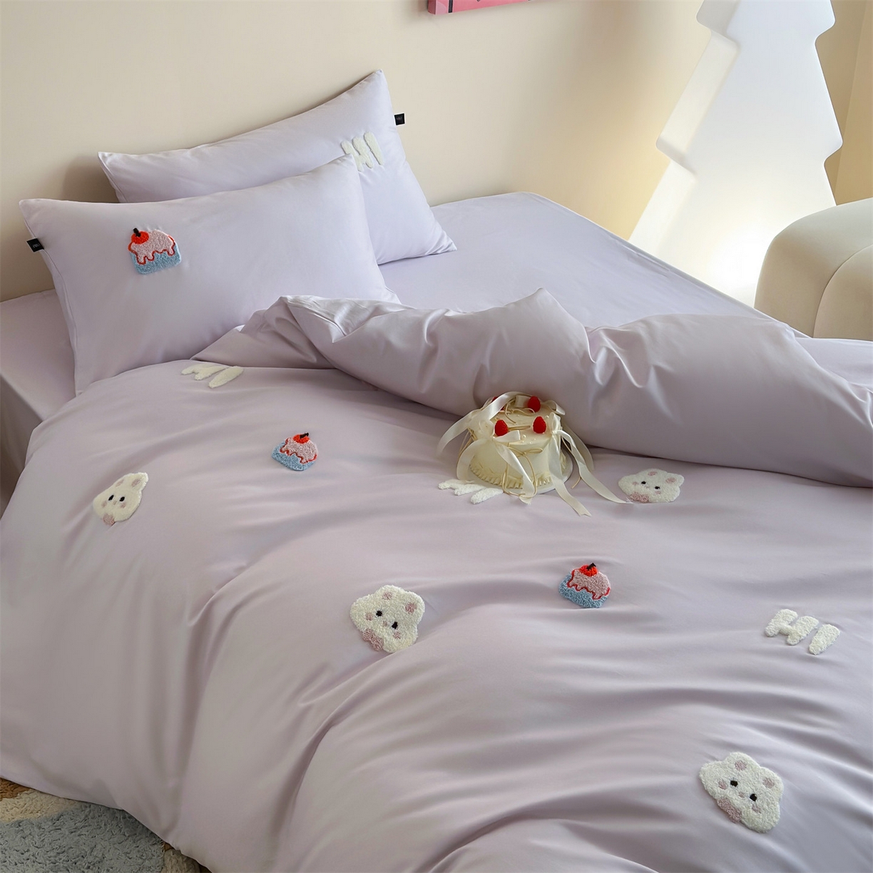 91家纺网 家纺一手货源 找家纺 蓝米卡夫 2026春季新款-100S长绒棉毛巾绣系列四件套-蛋糕兔兔（礼盒） 蛋糕兔兔-美丽梦幻紫