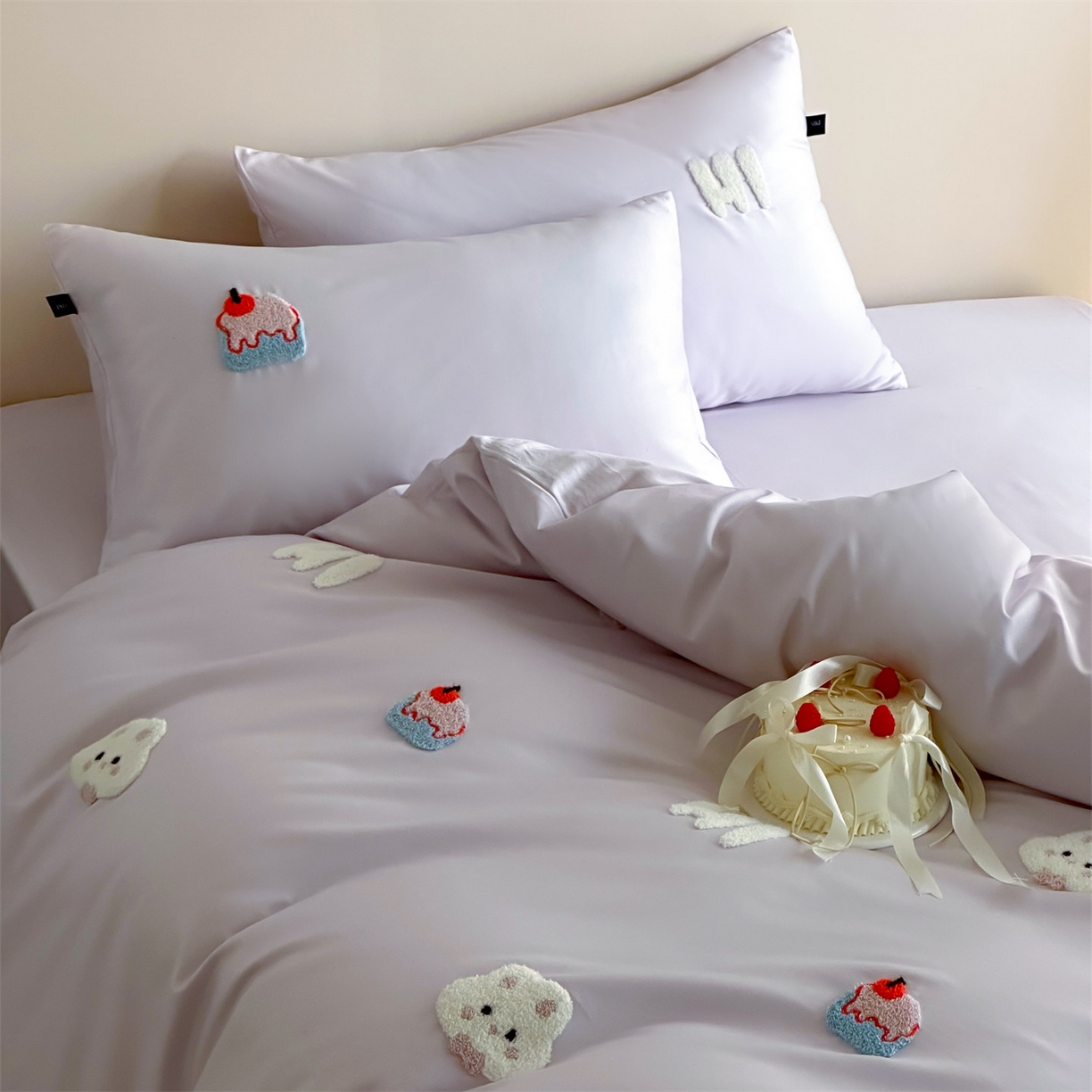 91家纺网 家纺一手货源 找家纺 蓝米卡夫 2026春季新款-100S长绒棉毛巾绣系列四件套-蛋糕兔兔（礼盒） 蛋糕兔兔-美丽梦幻紫