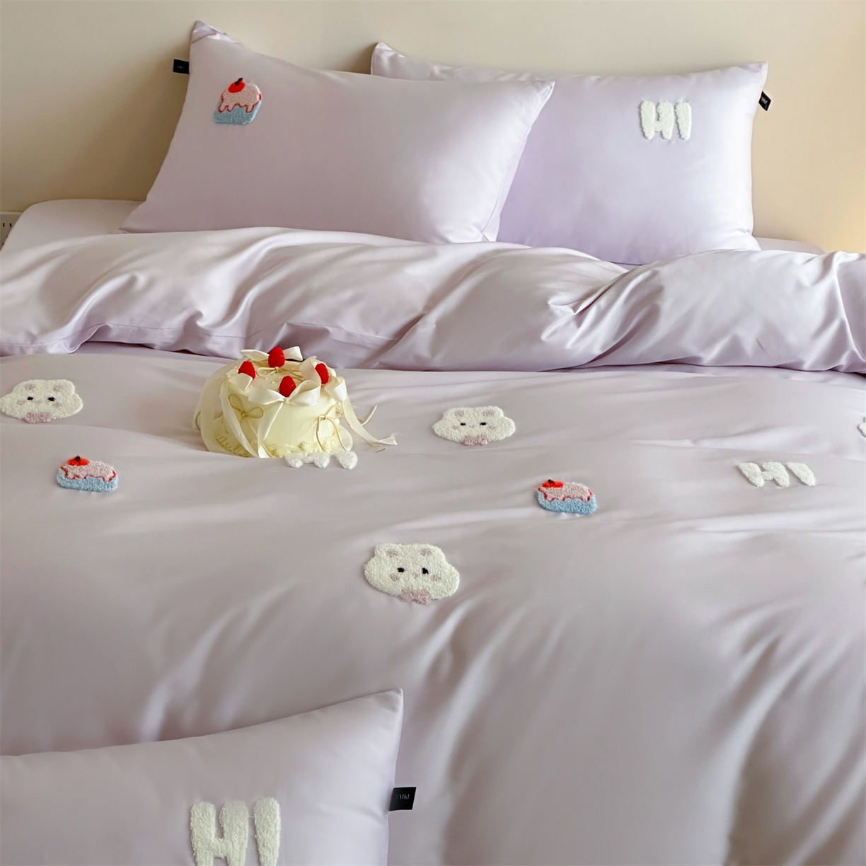 91家纺网 家纺一手货源 找家纺 蓝米卡夫 2026春季新款-100S长绒棉毛巾绣系列四件套-蛋糕兔兔（礼盒） 蛋糕兔兔-美丽梦幻紫