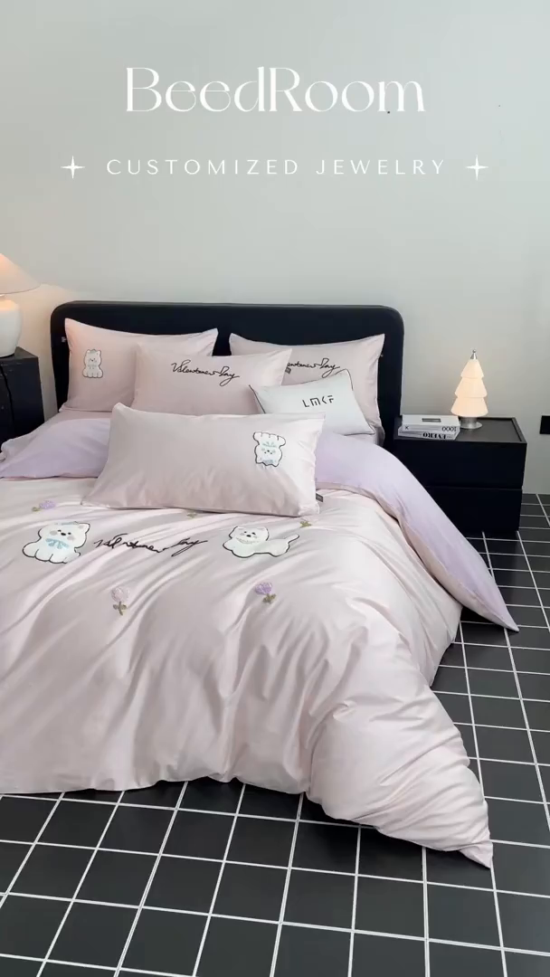 91家纺网 家纺一手货源 找家纺 （总）蓝米卡夫 2026春季新款-100S长绒棉毛巾绣系列四件套-花犬狗狗（礼盒）