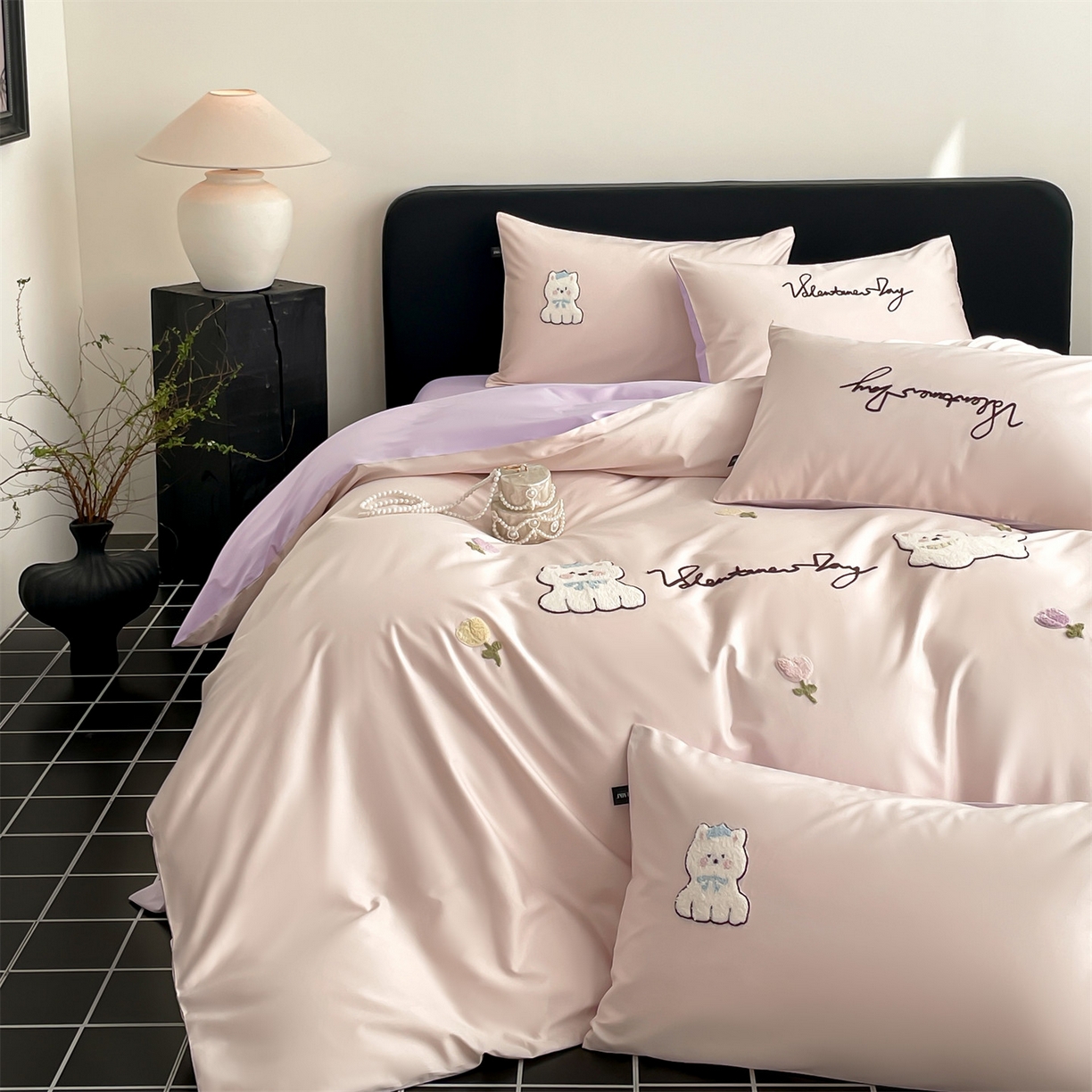 91家纺网 家纺一手货源 找家纺 （总）蓝米卡夫 2026春季新款-100S长绒棉毛巾绣系列四件套-花犬狗狗（礼盒）