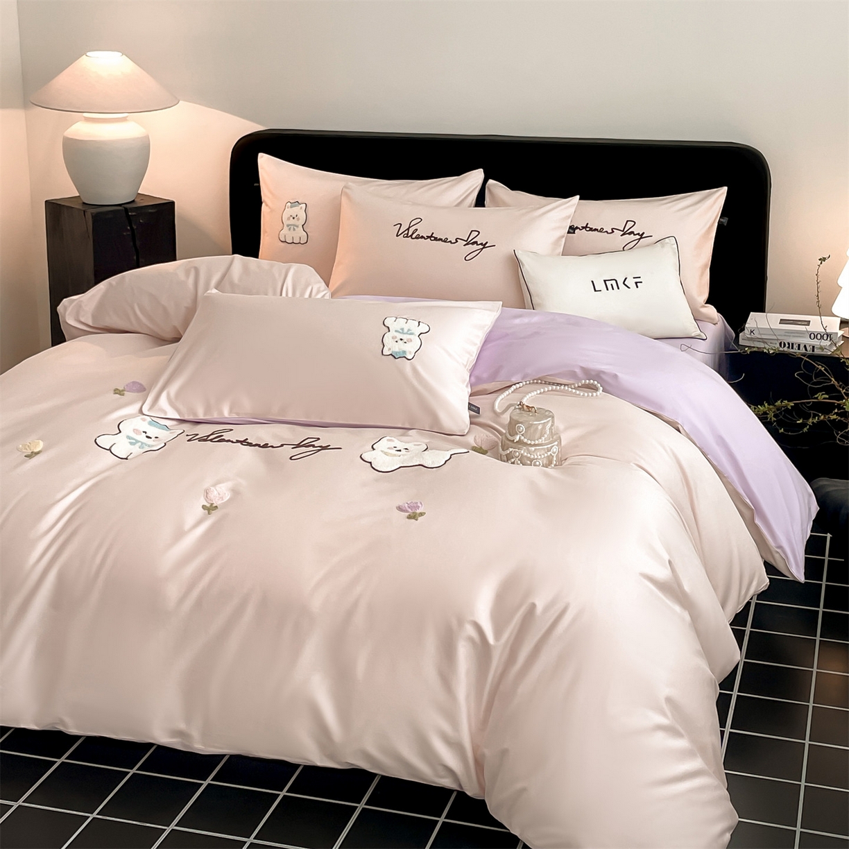 91家纺网 家纺一手货源 找家纺 （总）蓝米卡夫 2026春季新款-100S长绒棉毛巾绣系列四件套-花犬狗狗（礼盒）